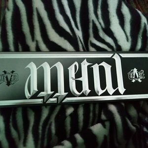 Kat Von D Metal Matte palette
